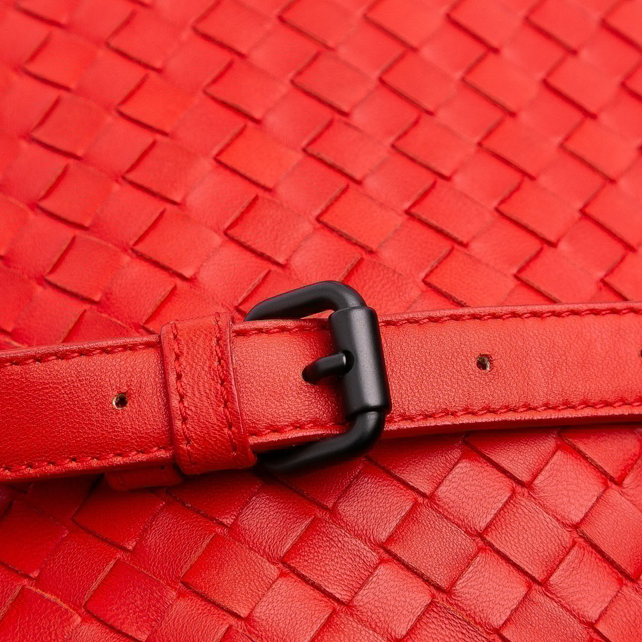 Bottega Veneta Nappa Intrecciato Flap Crossbody Rood