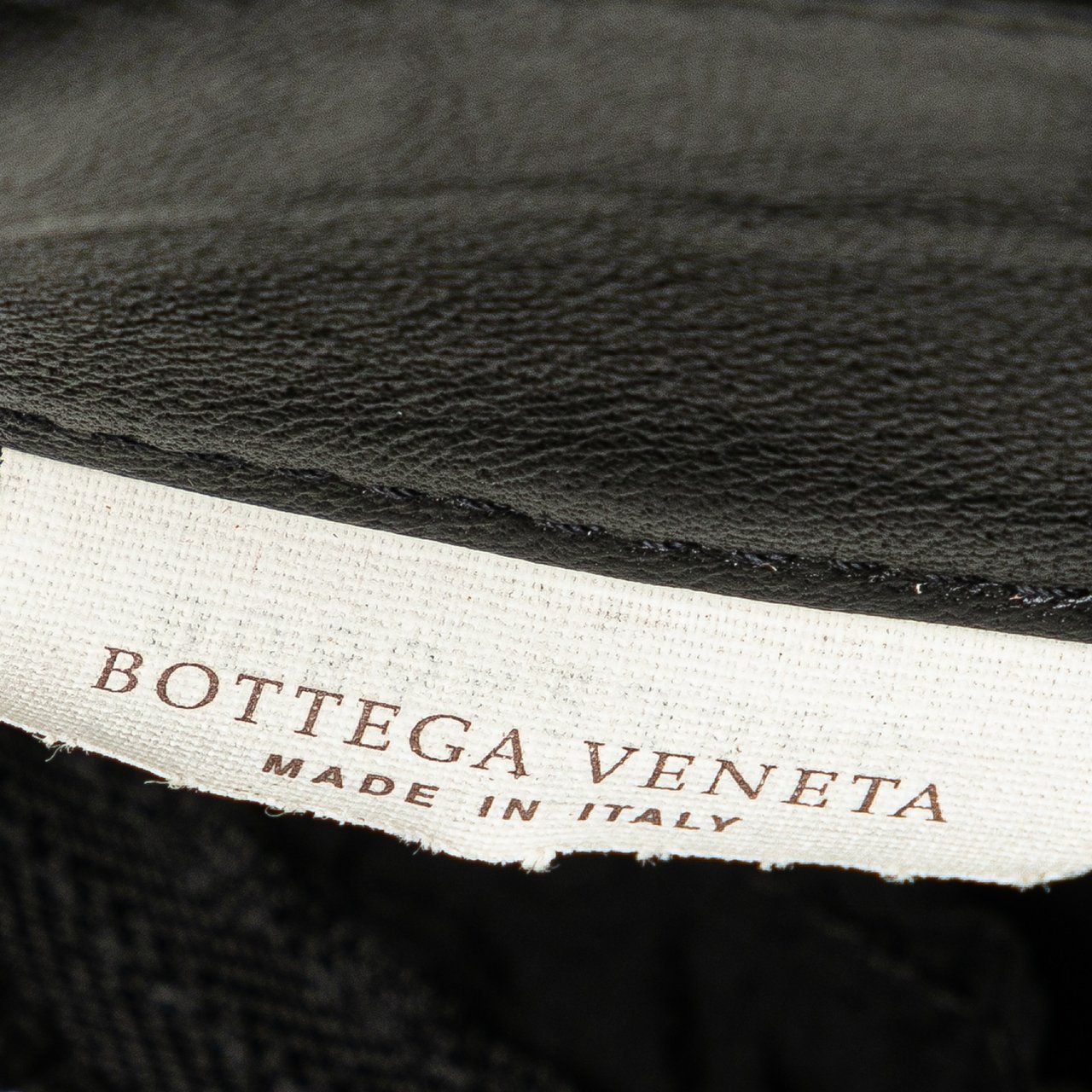 Bottega Veneta Nylon and Calfskin Intrecciato Belt Bag Zwart