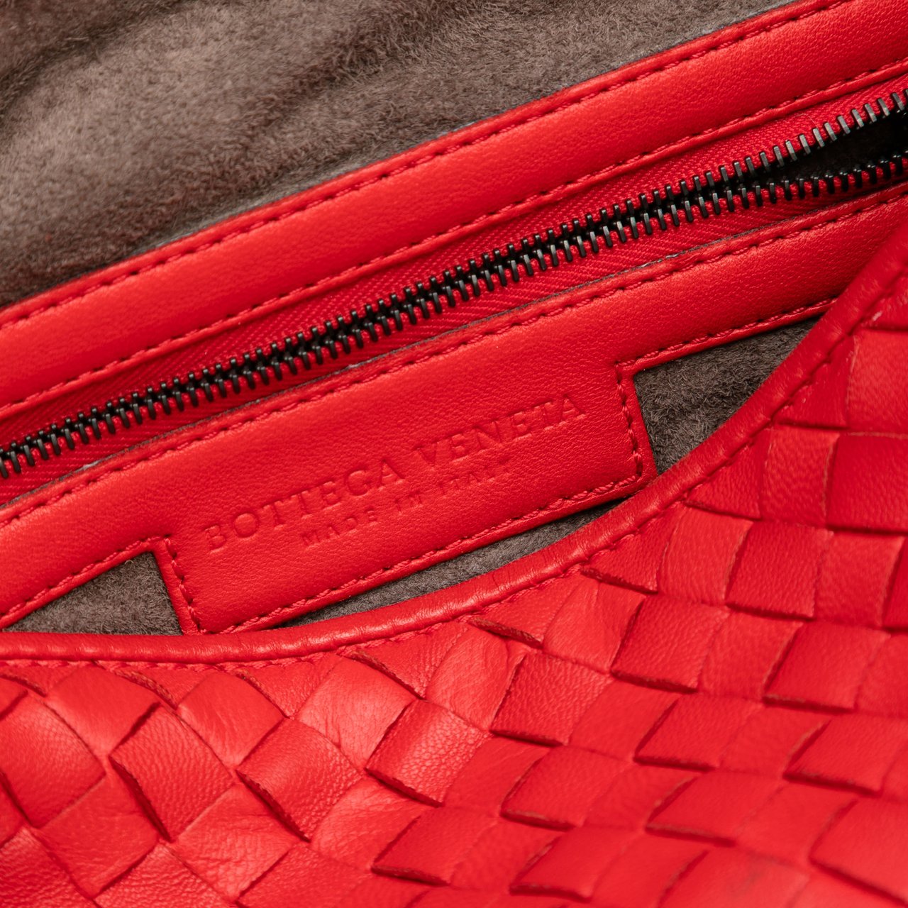 Bottega Veneta Nappa Intrecciato Nodini Crossbody Rood
