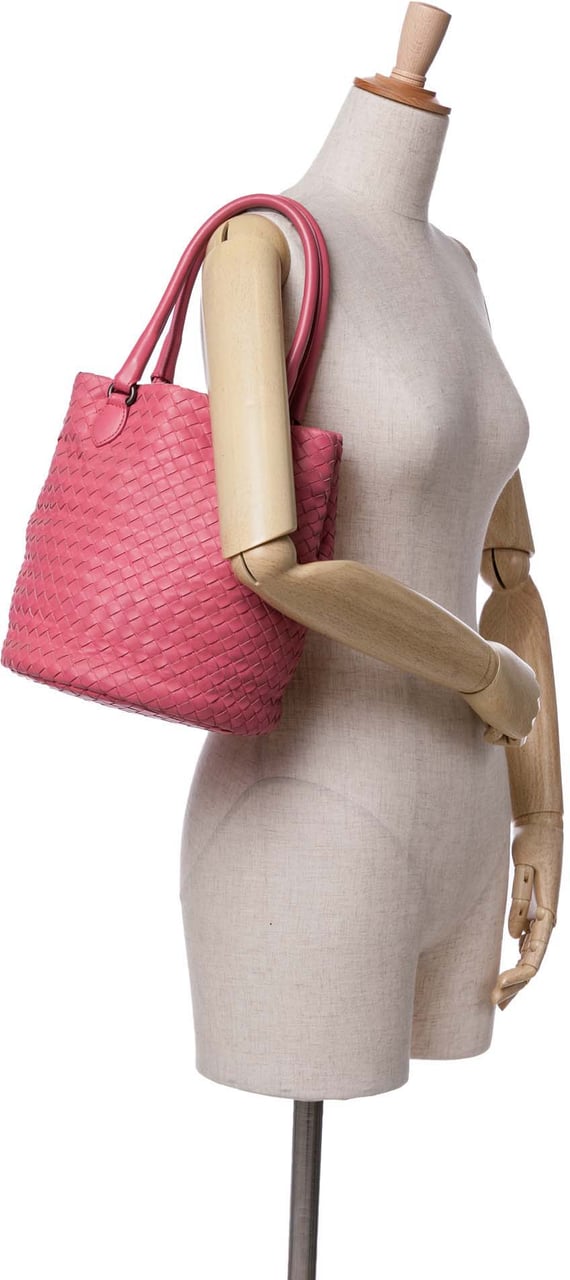 Bottega Veneta Nappa Intrecciato Bucket Bag Roze
