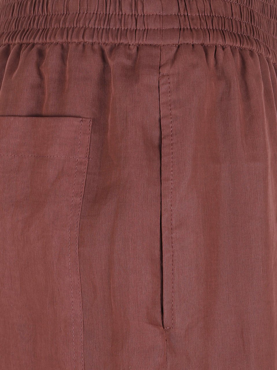 Brunello Cucinelli Relaxed Fit Brown Shorts with Elastic Waistband and Functional Pockets Maroon
