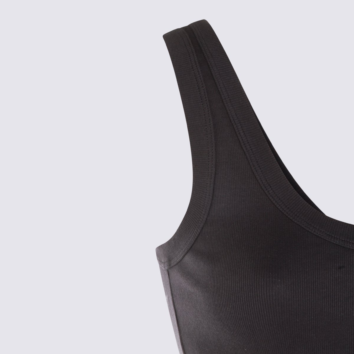 Brunello Cucinelli Sleek Sleeveless Top with Scoop Neckline Zwart