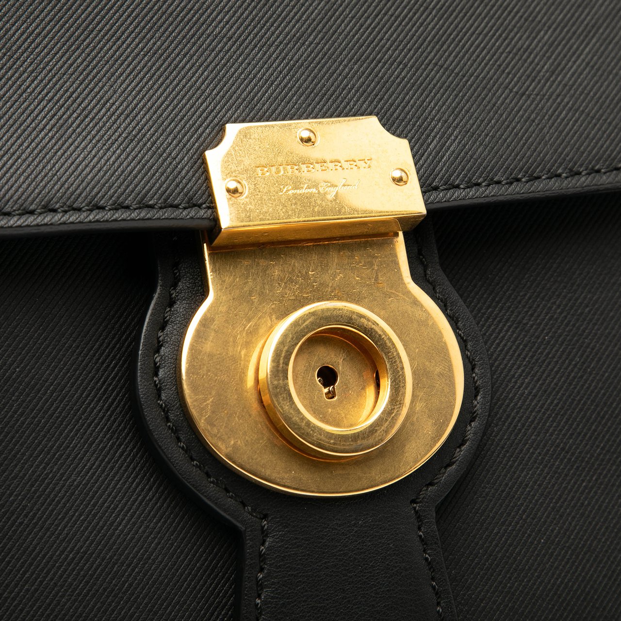 Burberry Large Trench Calfskin DK88 Top Handle Bag Zwart