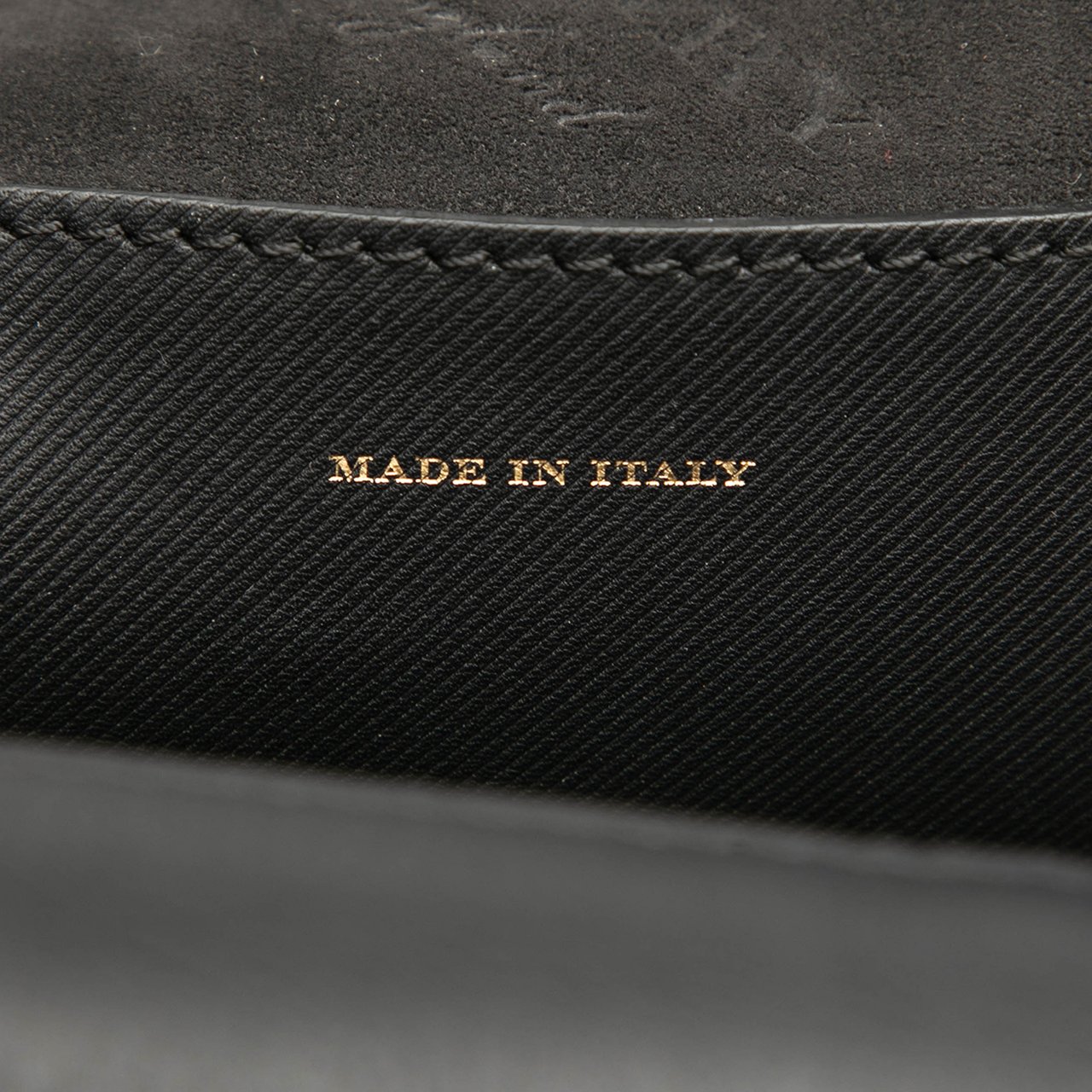 Burberry Large Trench Calfskin DK88 Top Handle Bag Zwart