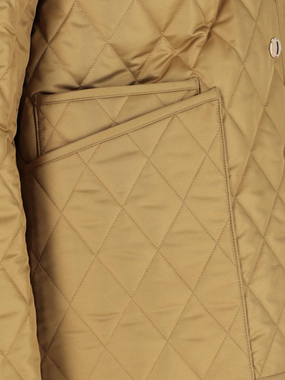 Burberry Quilted Beige Jacket with Classic Black Corduroy Collar Bruin