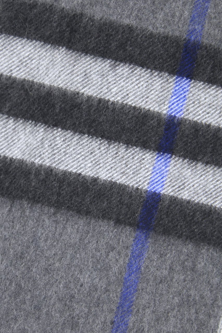 Burberry Embroidered cashmere scarf Divers