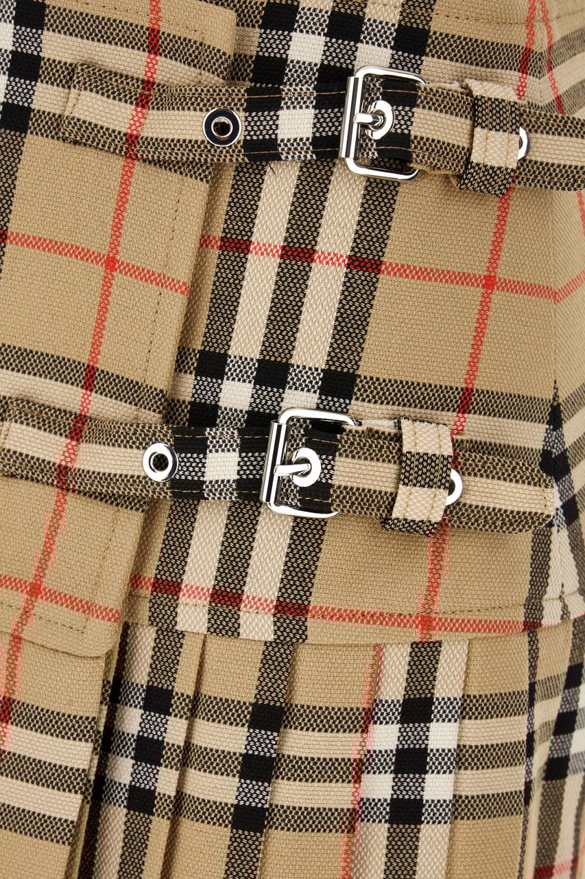 Burberry Burberry Embroidered wool mini skirt Divers