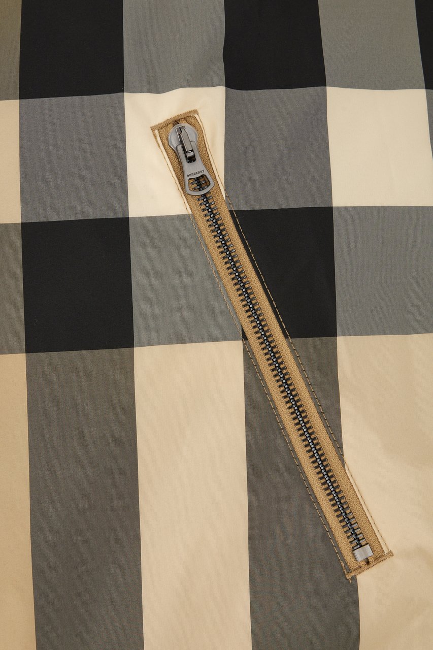 Burberry Burberry Black polyester reversible k-way Zwart