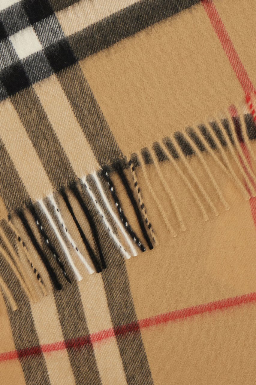 Burberry Burberry Embroidered cashmere scarf Divers