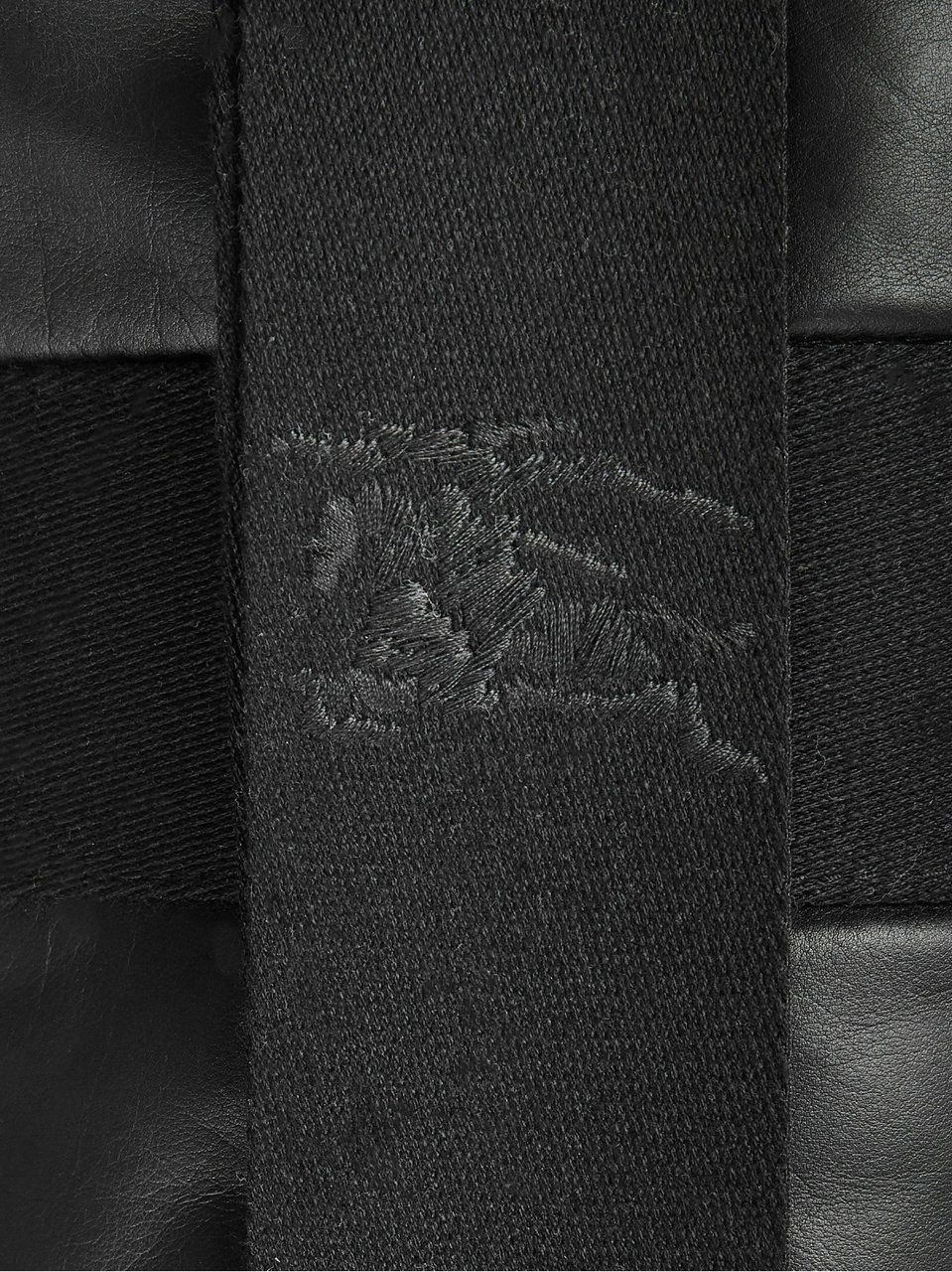 Burberry Logo Pillow Padded Messenger Bag Zwart