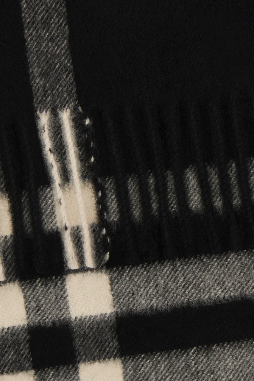 Burberry Embroidered cashmere reversible scarf Divers