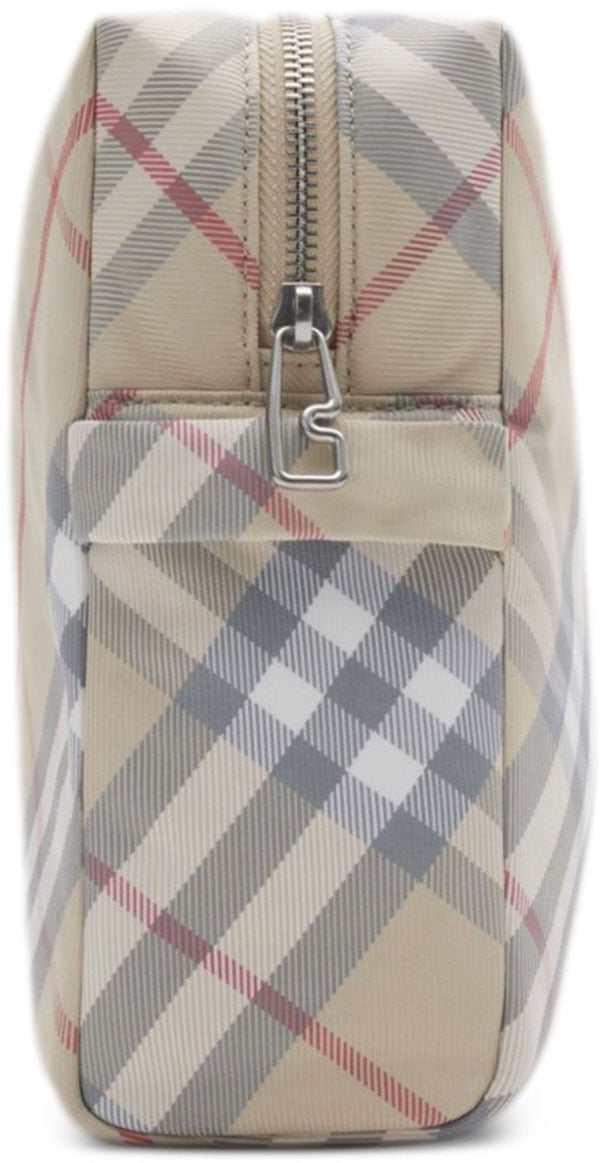 Burberry chk diaper pouch divers Divers