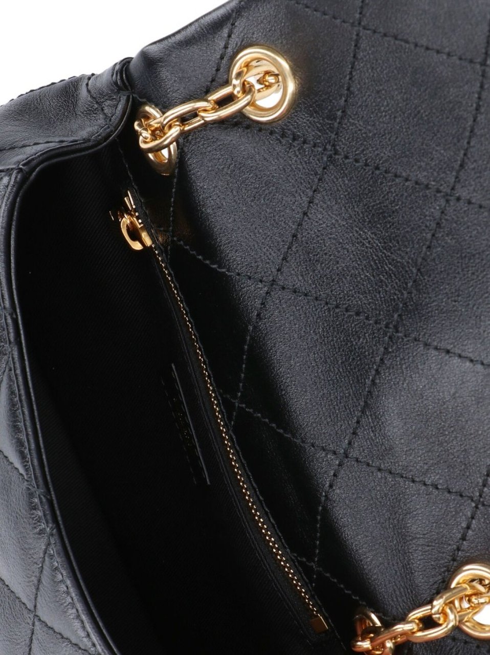 Burberry Compact Quilted Black Bag With Gold-Tone Plaque Zwart