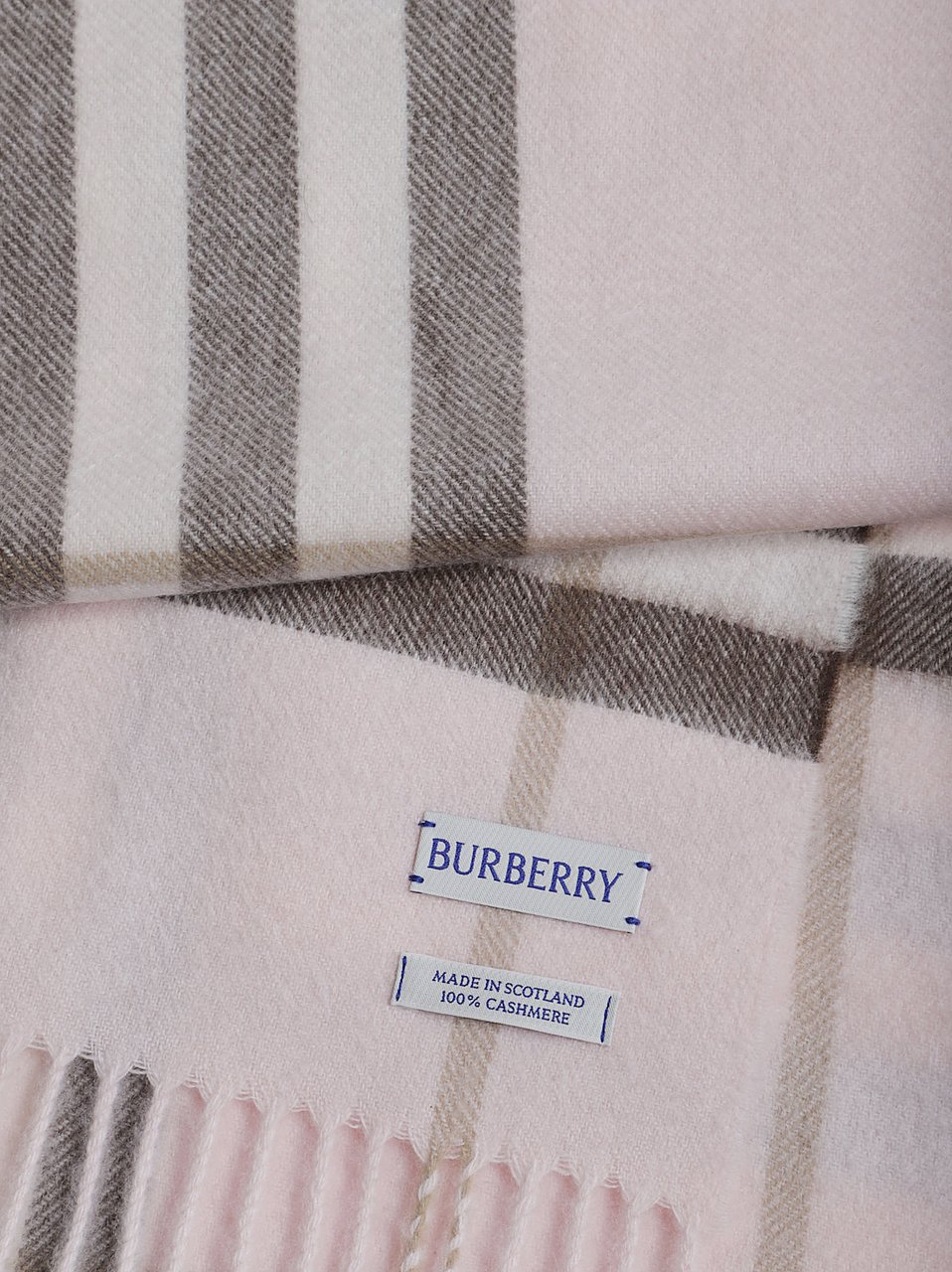 Burberry Cashmere Scarf with Iconic Check Pattern Grijs