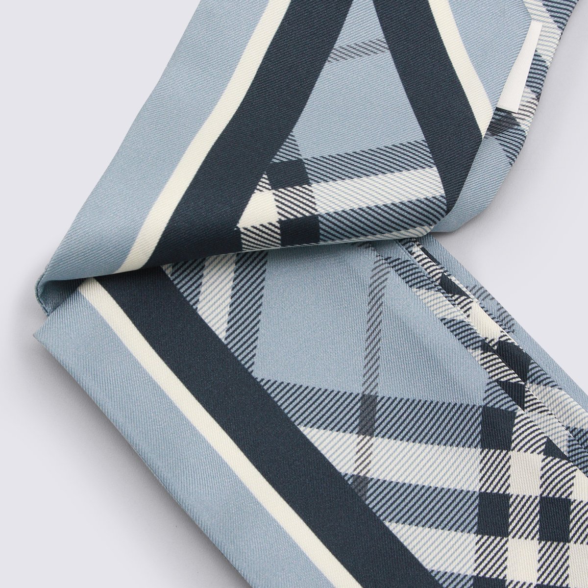 Burberry Check Pattern Scarf With Central Emblem And Refined Edges Grijs