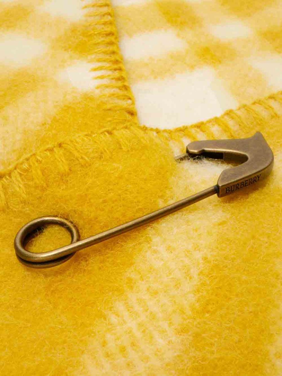 Burberry Scarfs Yellow Geel