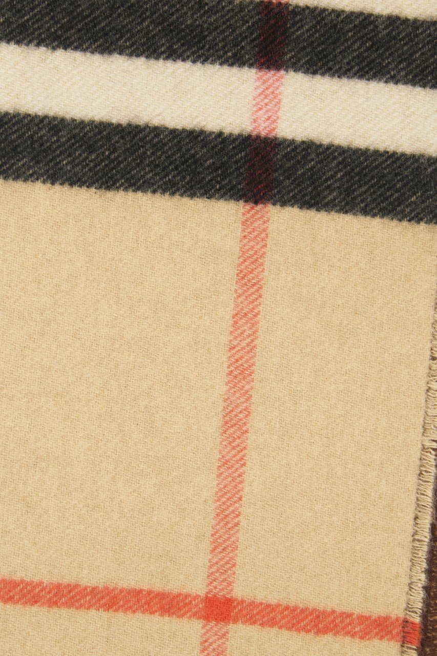 Burberry Embroidered cashmere scarf Divers