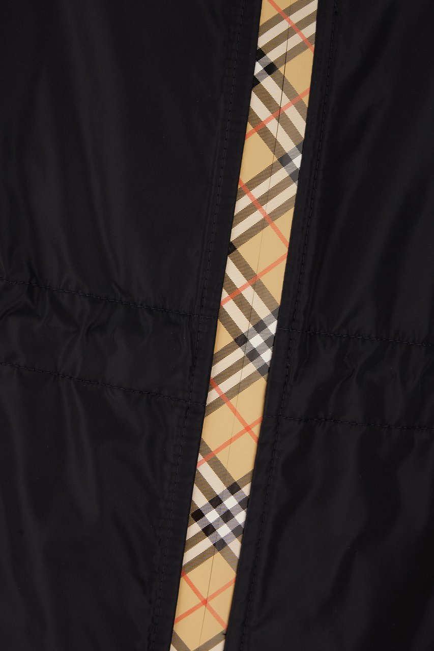Burberry Black nylon windbreaker Zwart