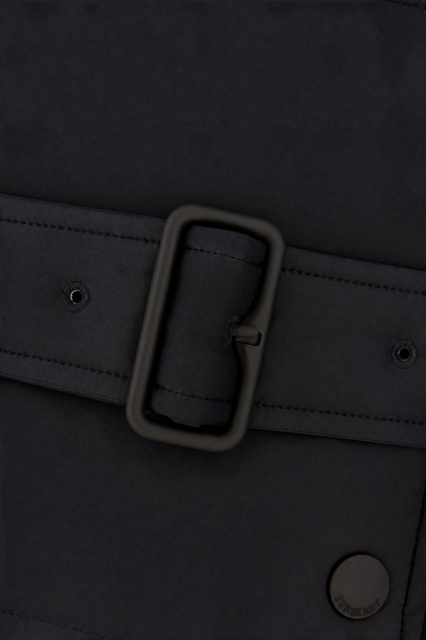 Burberry Black nylon down jacket Zwart