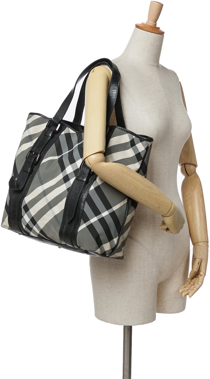 Burberry Medium Beat Check Nylon Victoria Tote Grijs