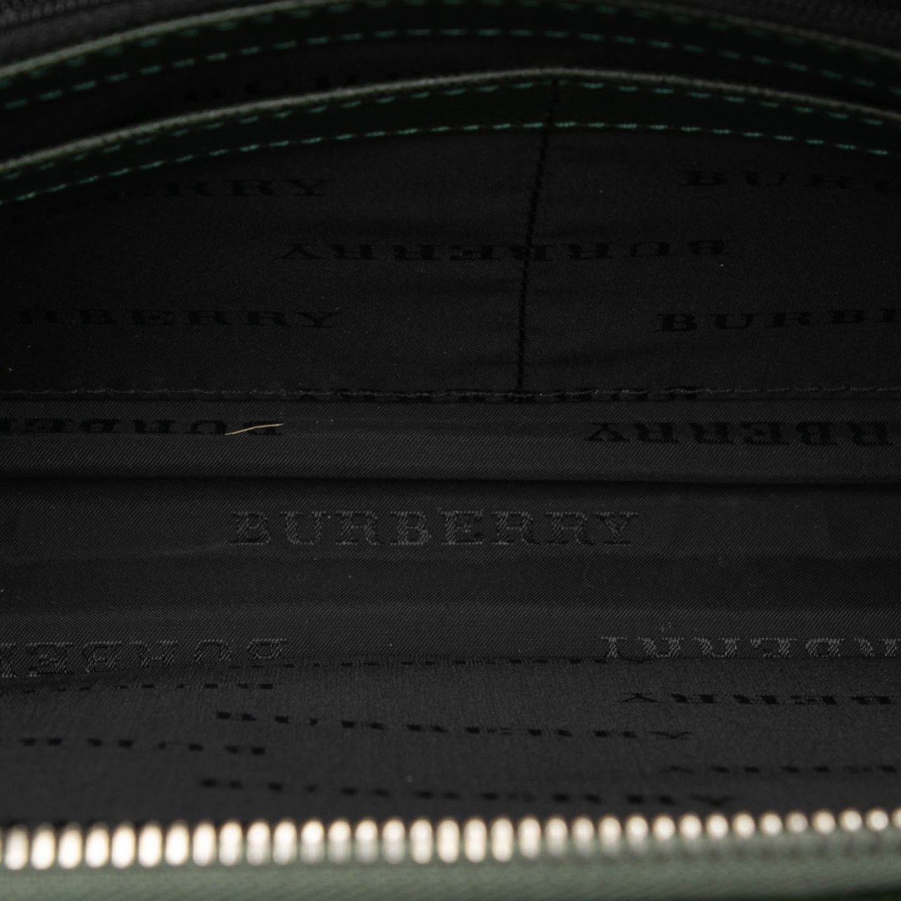 Burberry Leather Clutch Groen