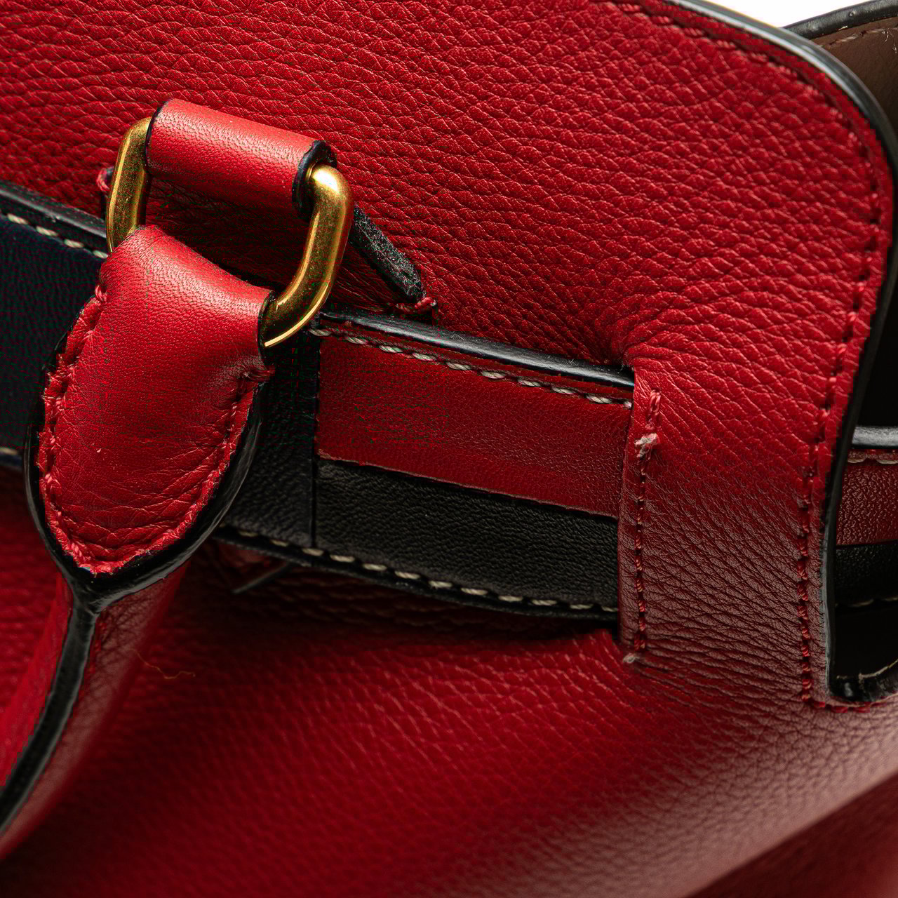 Burberry Small Grained Calfskin Belt Satchel Rood