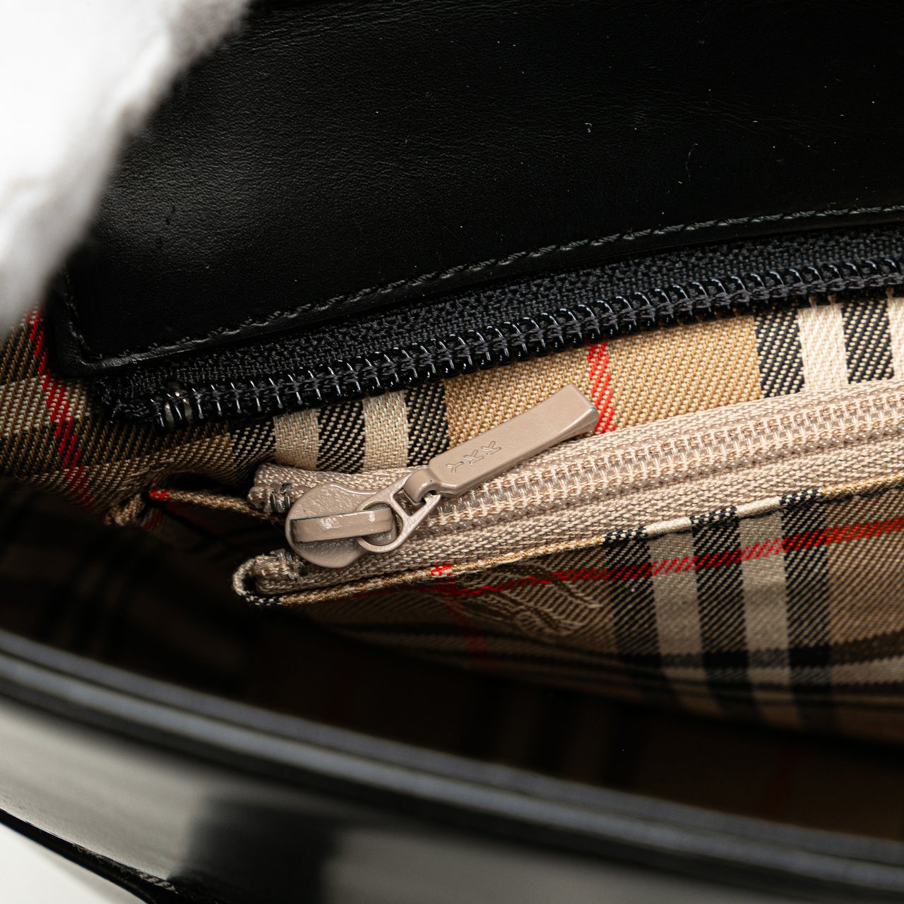 Burberry House Check Trimmed Leather Shoulder Bag Zwart