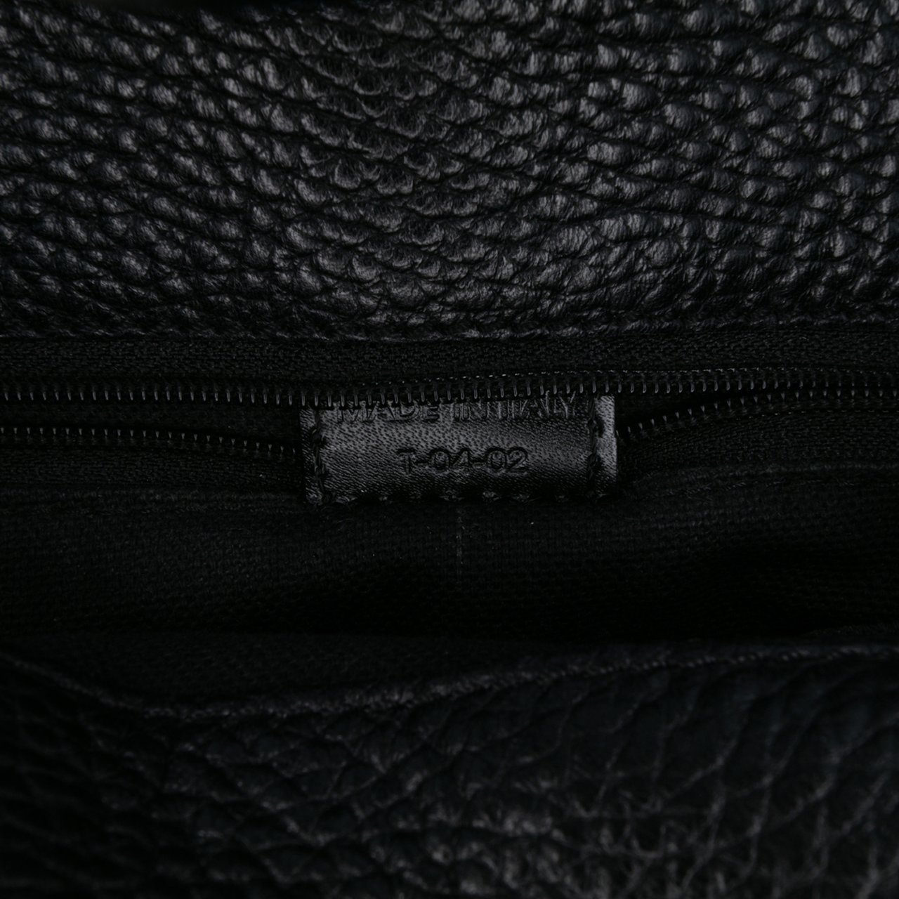Burberry House Check Trimmed Grainy Calfskin Horn Toggle Tote Zwart