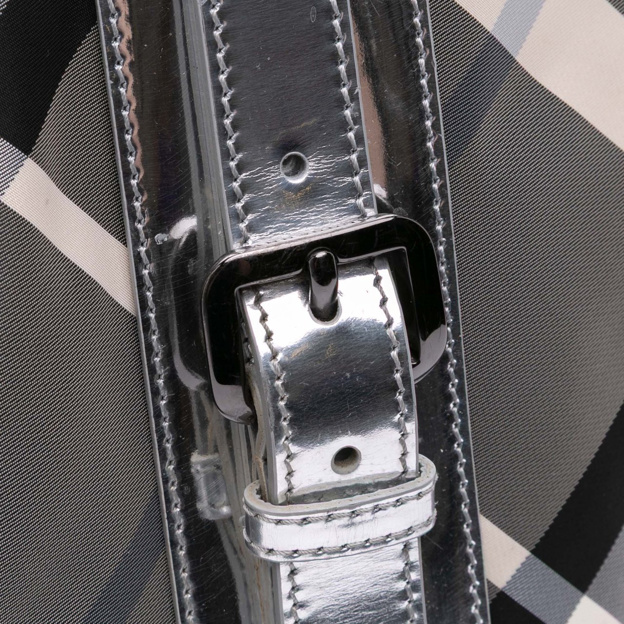 Burberry Medium Beat Check Nylon Victoria Tote Grijs
