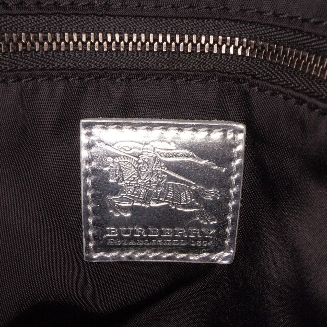 Burberry Medium Beat Check Nylon Victoria Tote Grijs