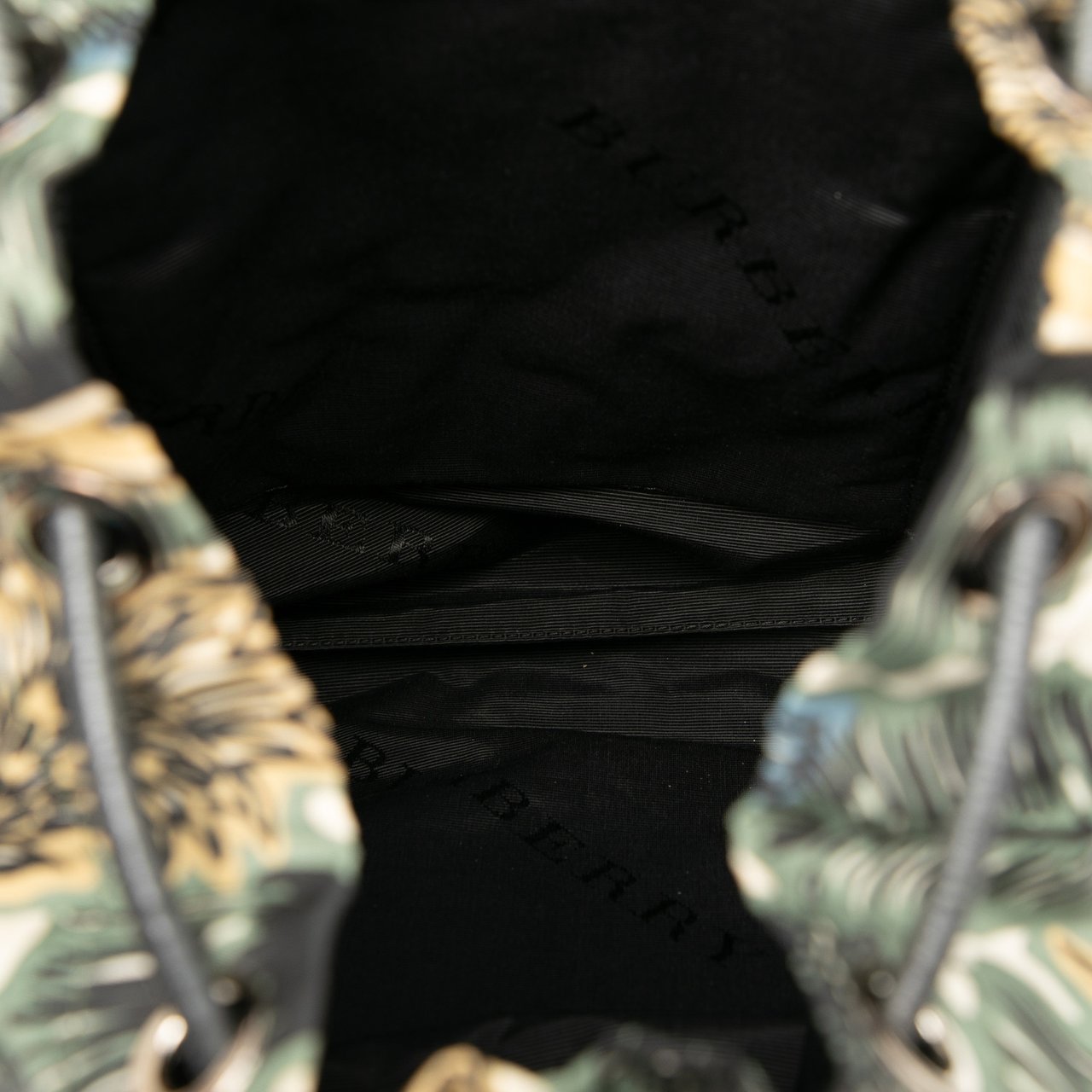 Burberry Nylon Graffiti Rucksack Backpack Groen