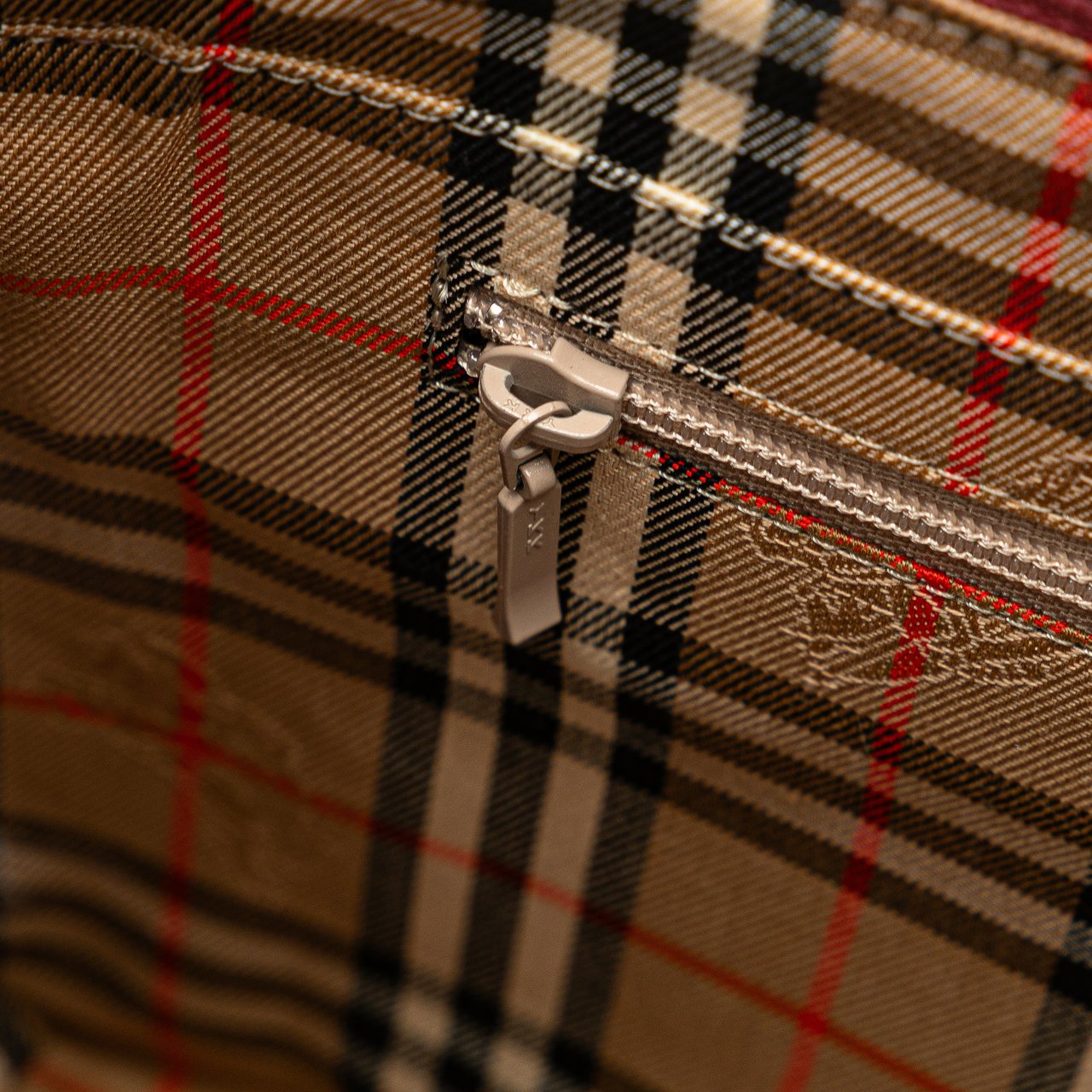 Burberry House Check Trimmed Leather Handbag Rood