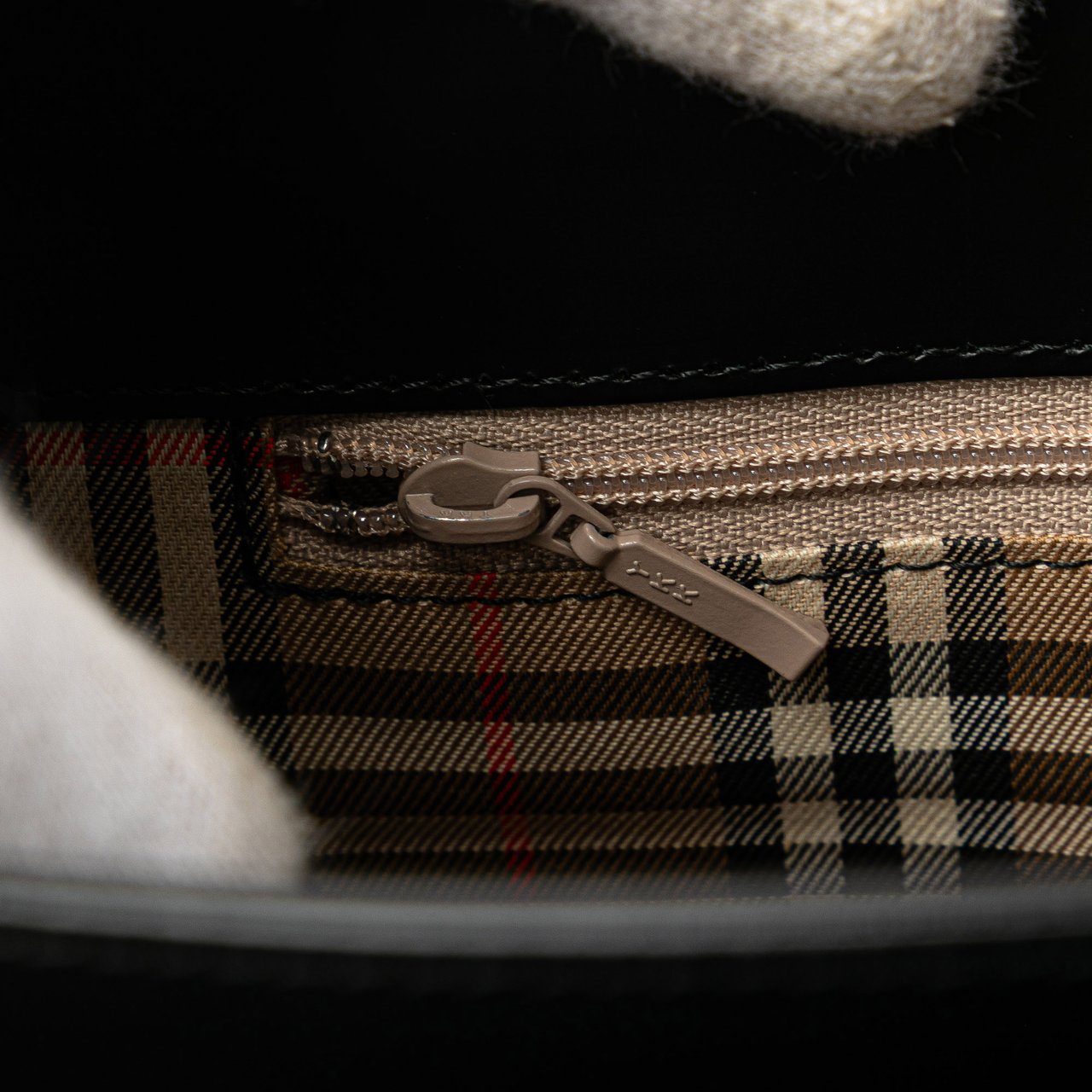 Burberry House Check Trimmed Leather Handbag Zwart