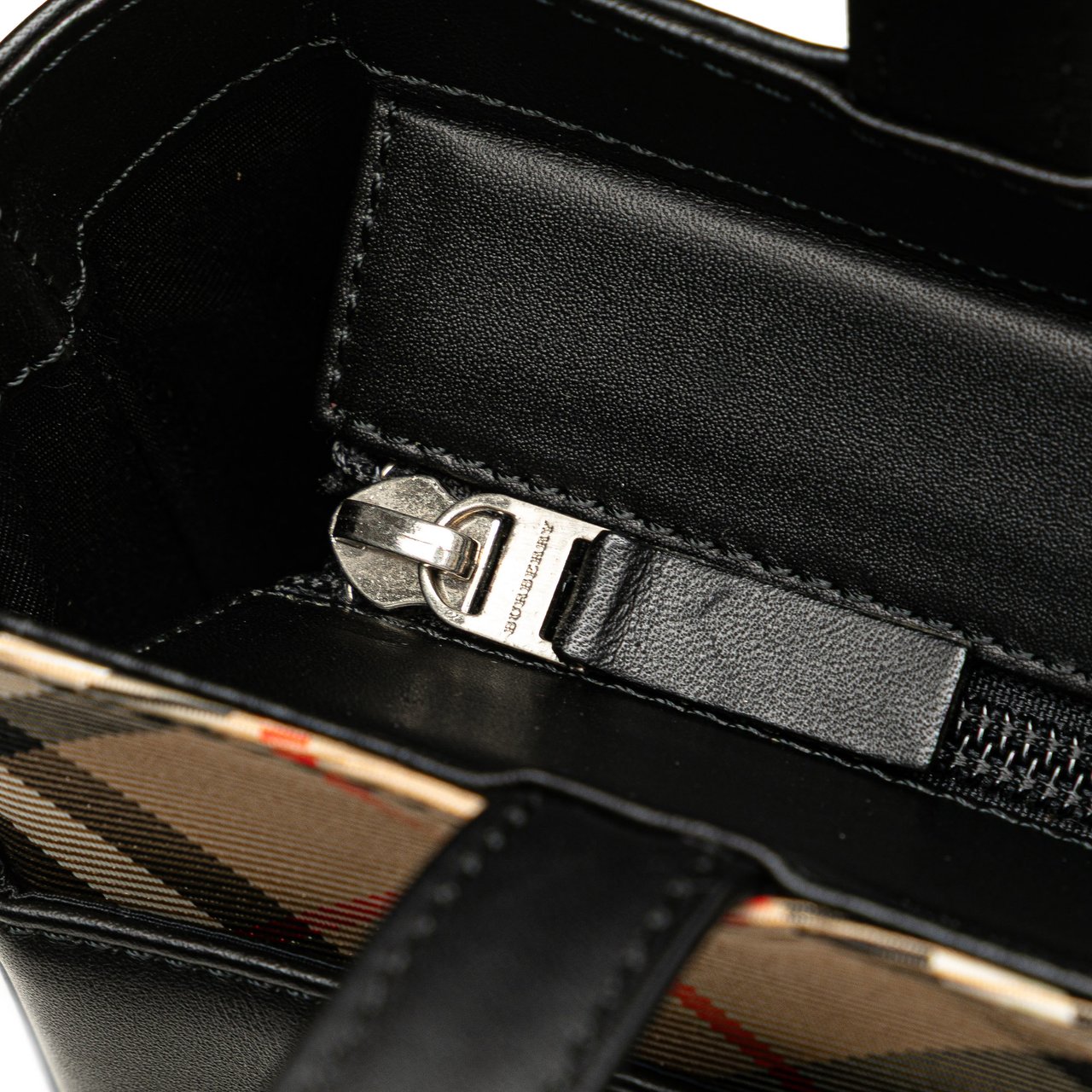 Burberry Nova Check Trimmed Leather Handbag Zwart