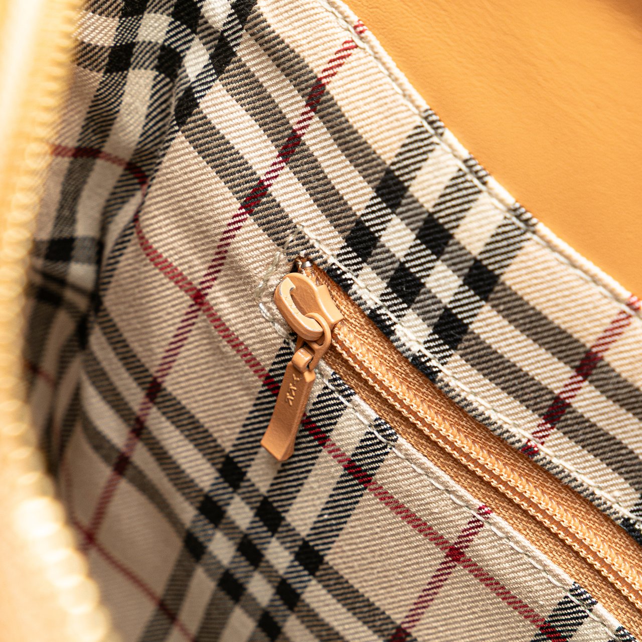 Burberry Leather Tote Bruin