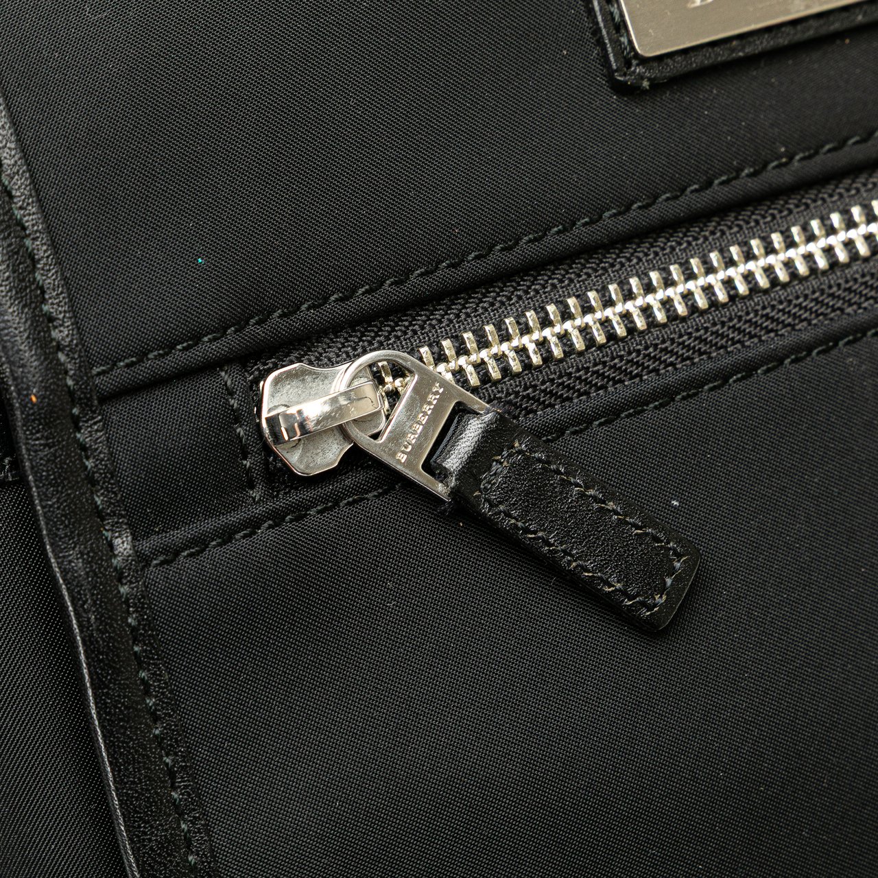 Burberry Nylon Crossbody Zwart