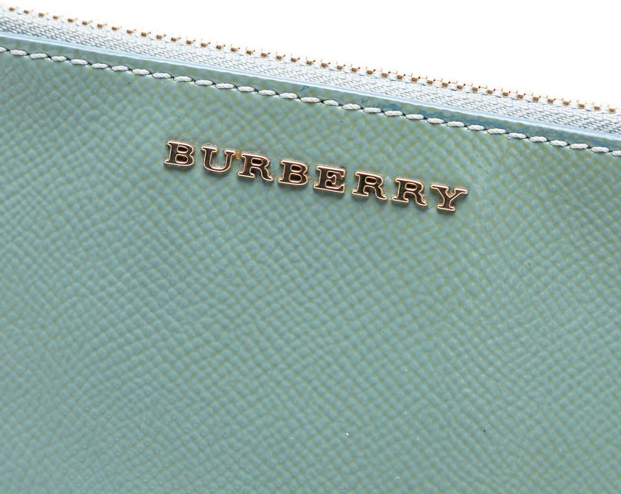 Burberry Grained Leather Peyton Crossbody Groen