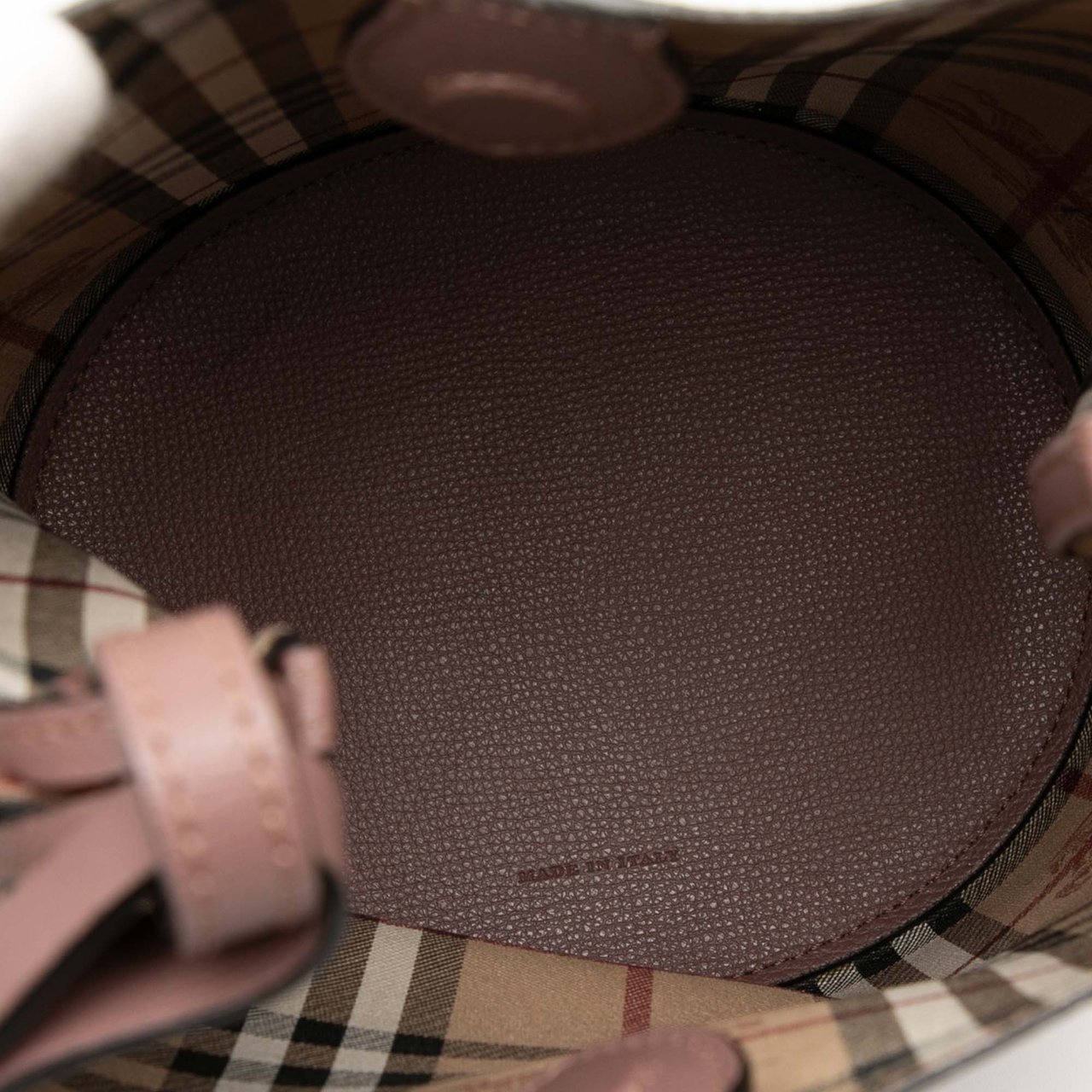 Burberry Leather Lorne Bucket Bag Roze