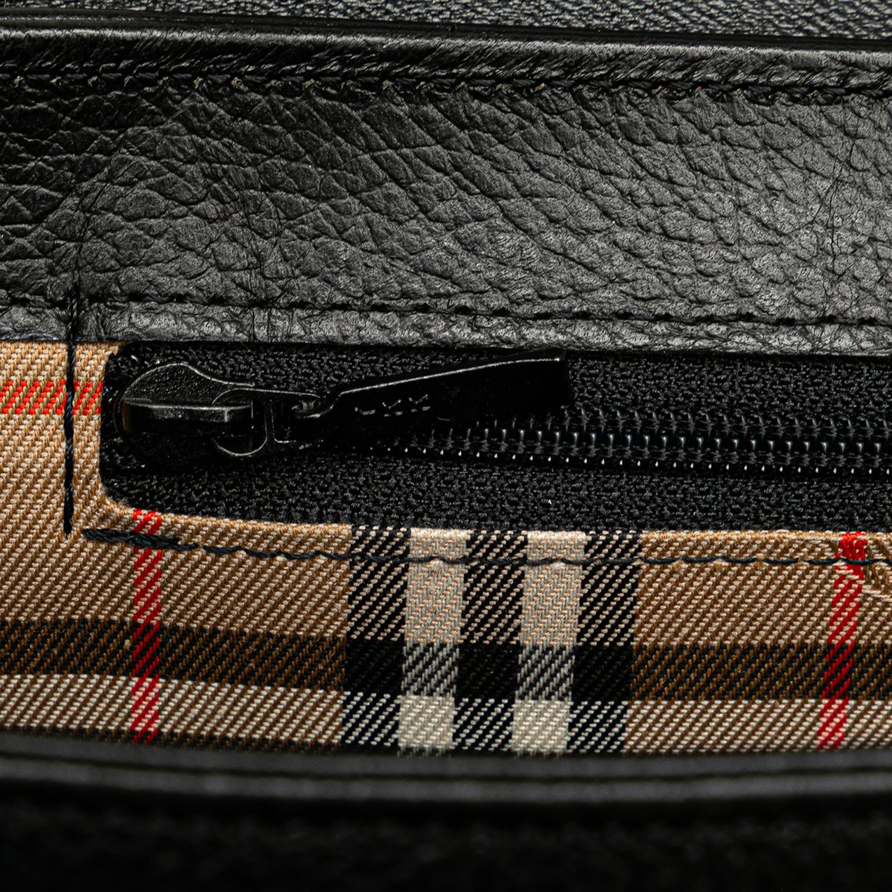 Burberry Leather Handbag Zwart