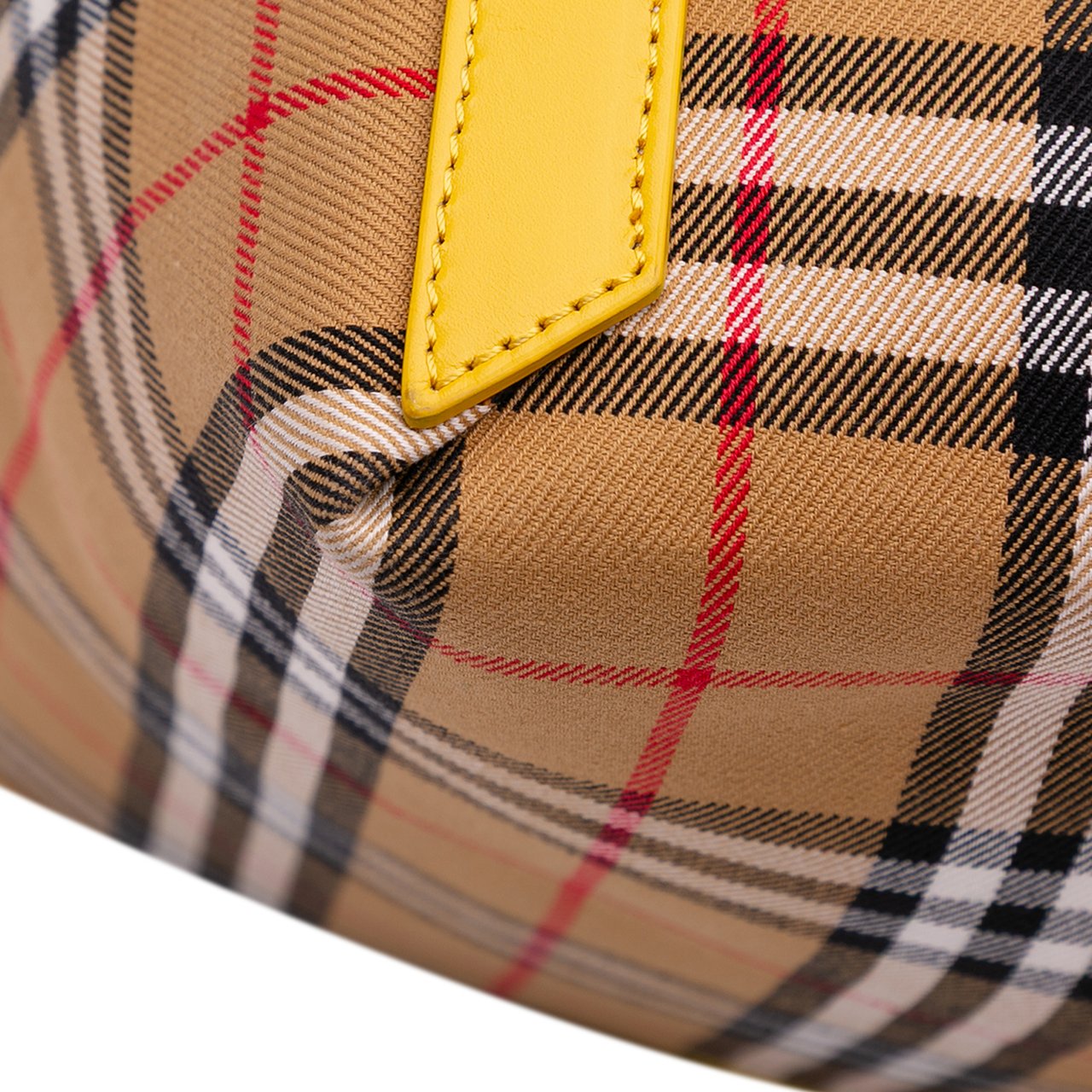 Burberry House Check Canvas The Giant Reversible Tote Bruin