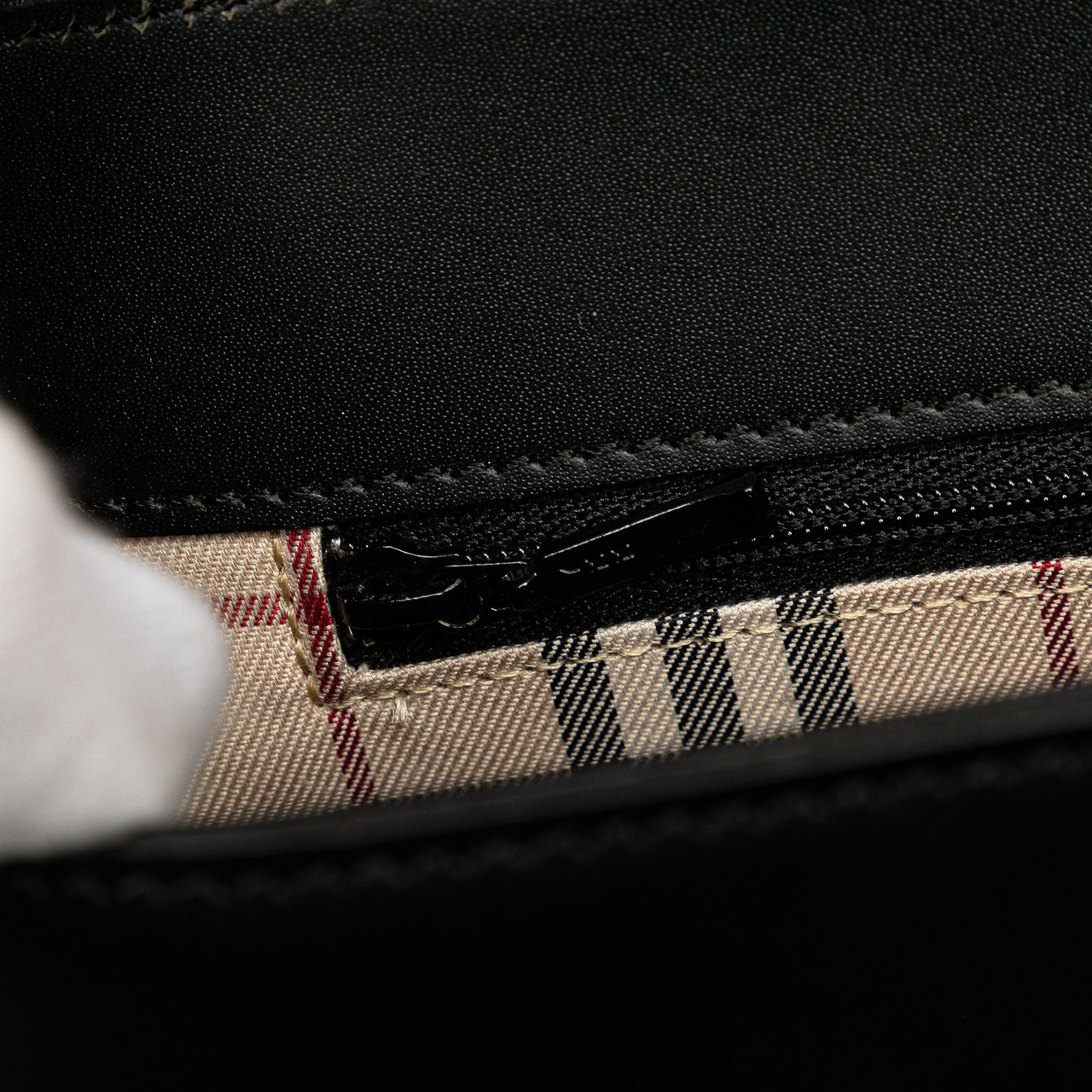 Burberry Leather Flap Shoulder Bag Zwart