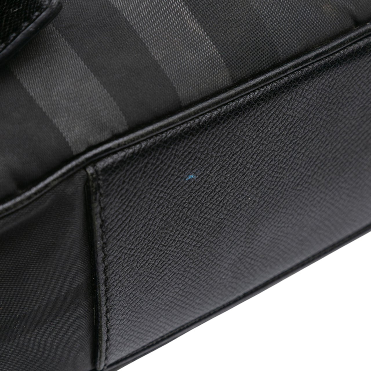 Burberry Smoke Check Nylon Elgin Messenger Bag Grijs