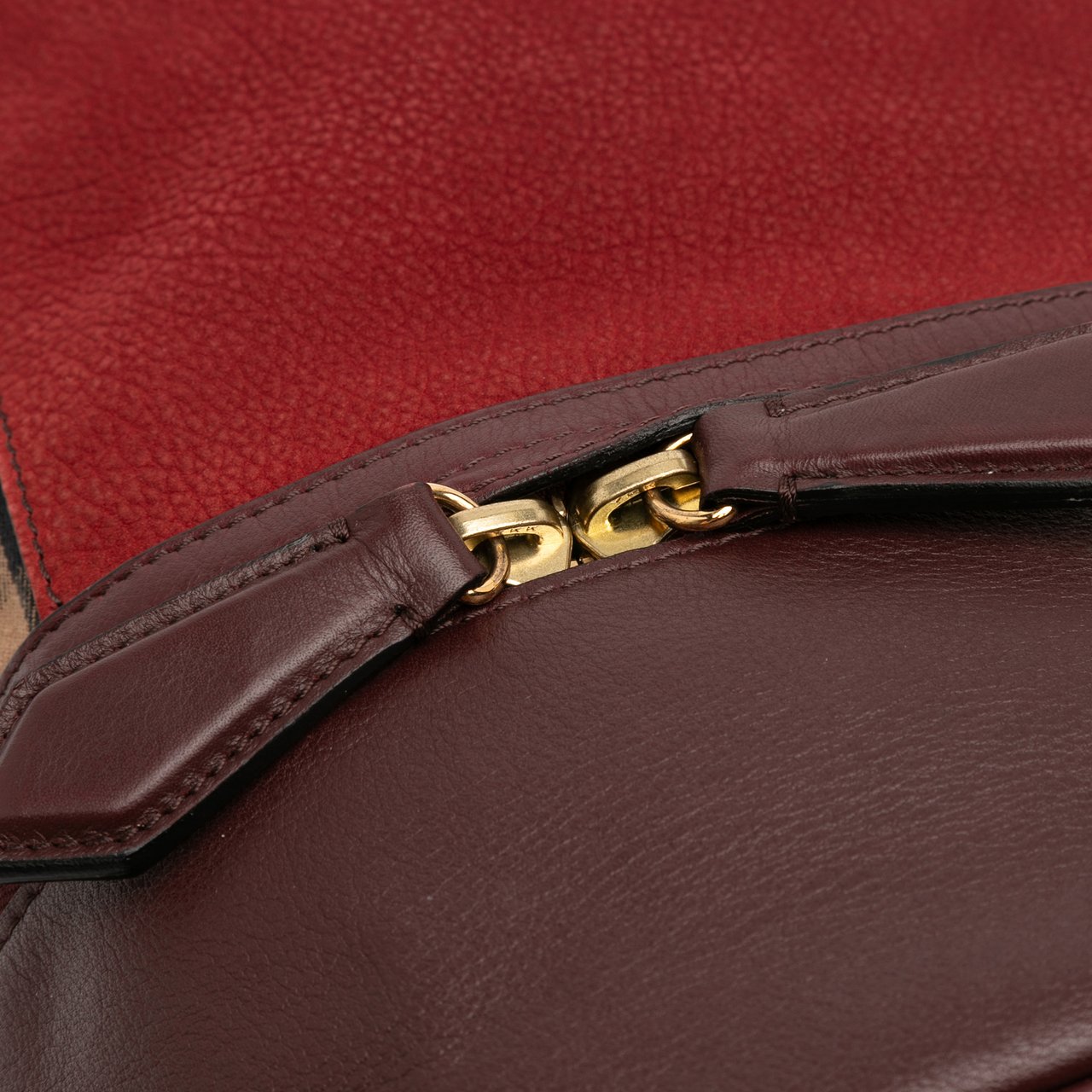 Burberry Nubuck and House Check Canvas Beckett Bucket Bag Rood