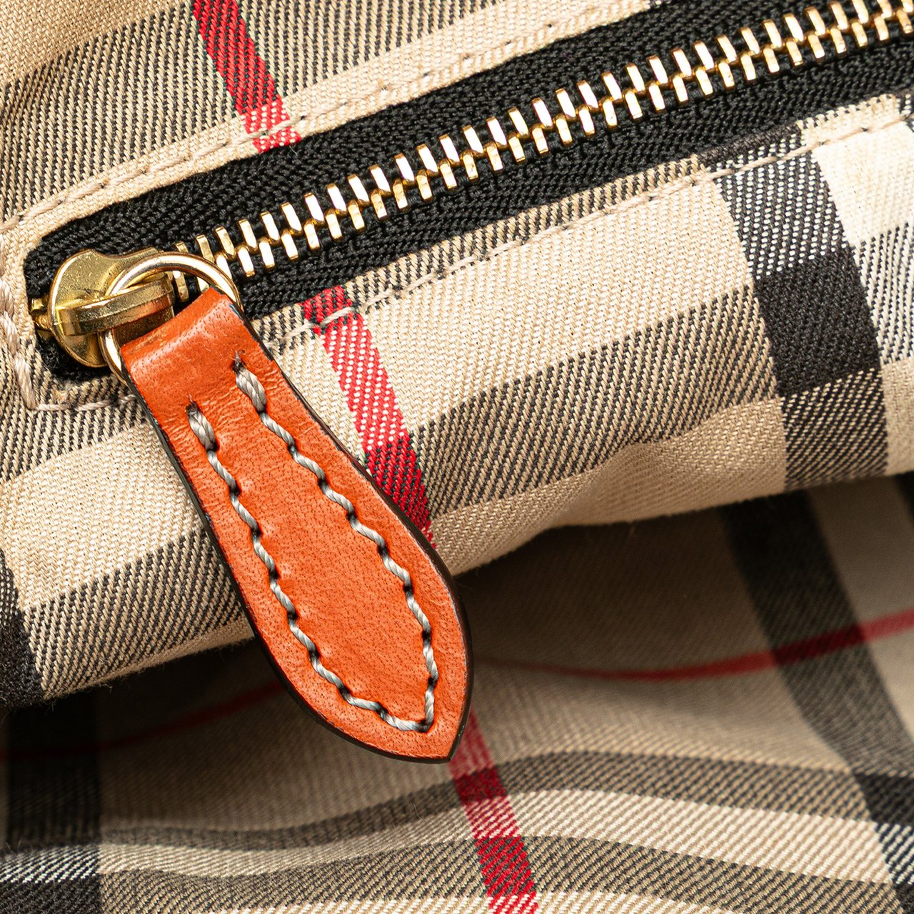 Burberry Grained Calfskin Crossbody Oranje