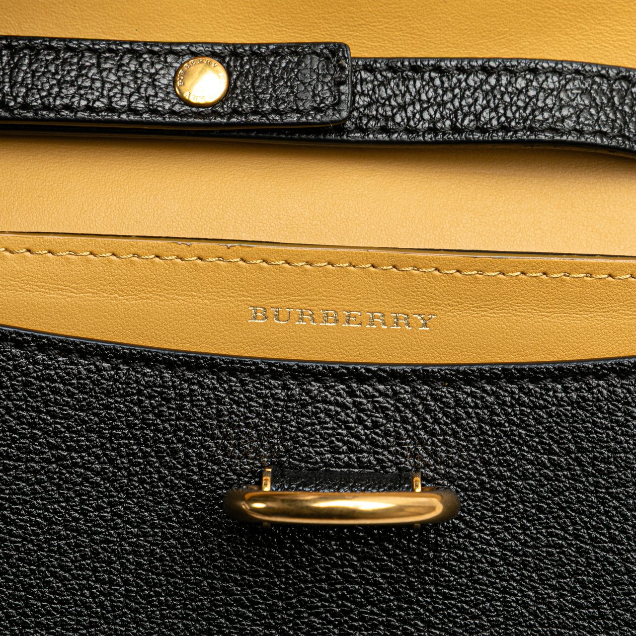 Burberry Leather Hayes D Ring Crossbody Zwart