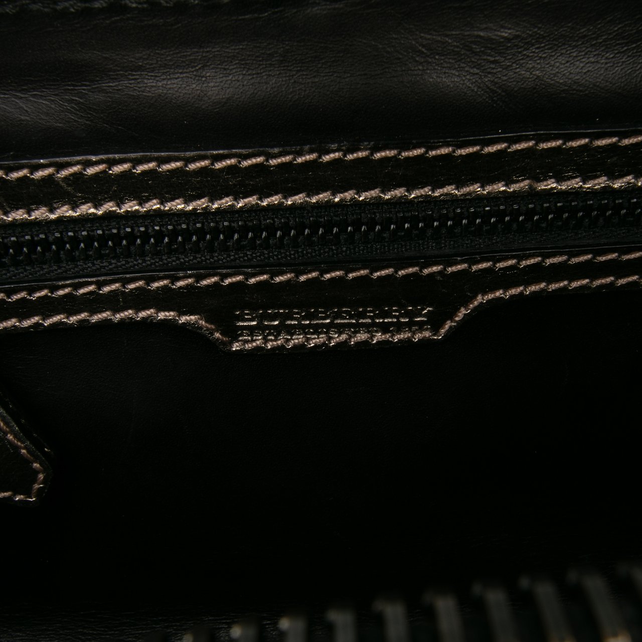 Burberry Metallic Leather Clutch Goud