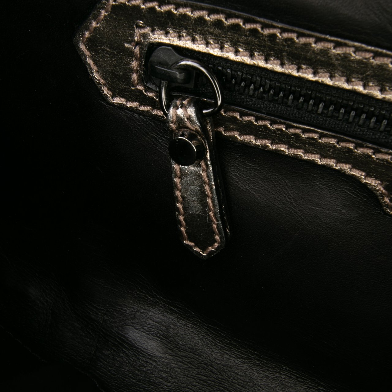 Burberry Metallic Leather Clutch Goud