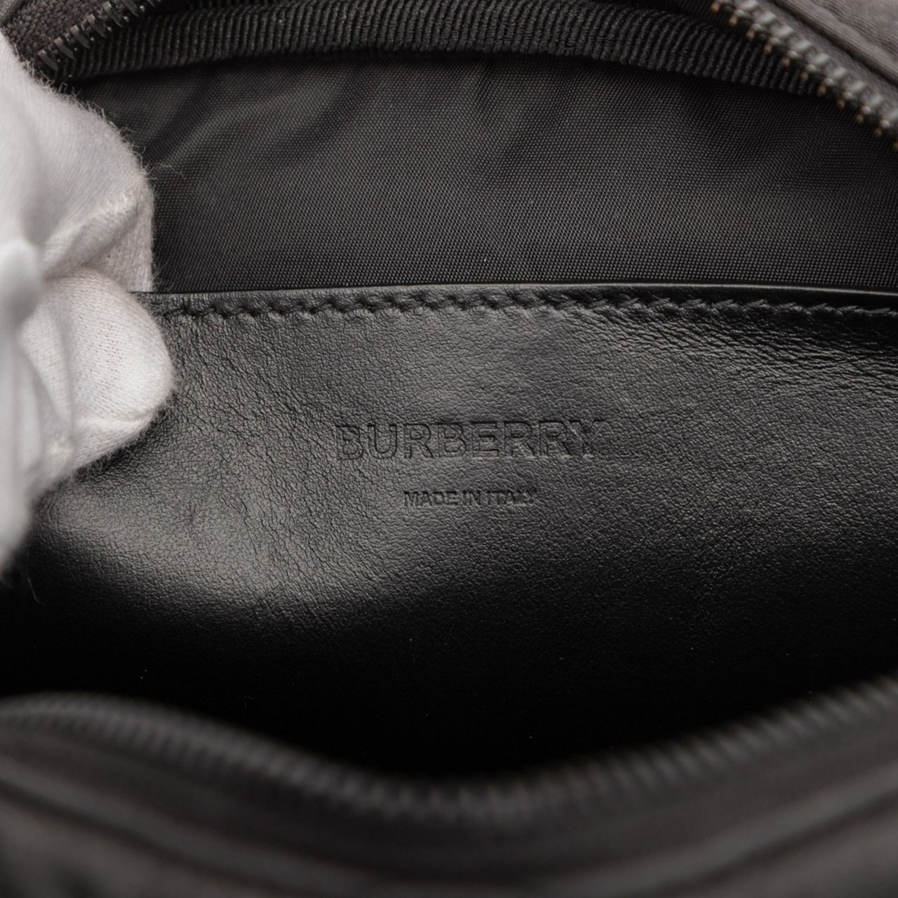Burberry Quilted Nylon Paddy Crossbody Zwart