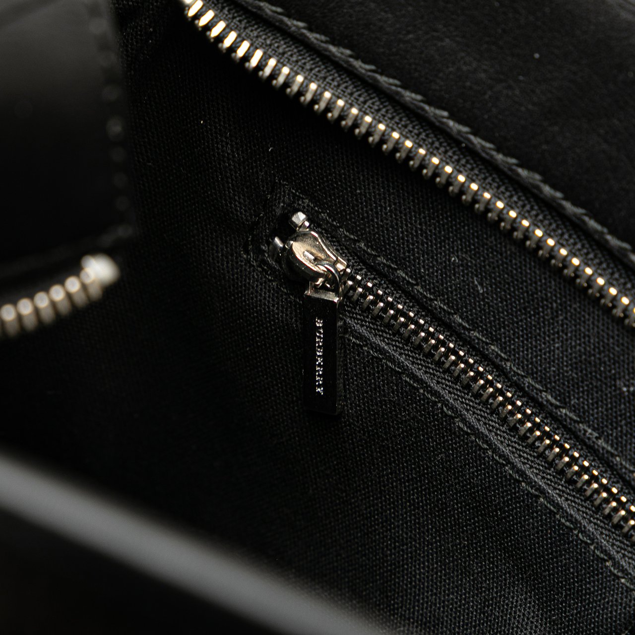 Burberry Superenova Check Wool Tote Zwart