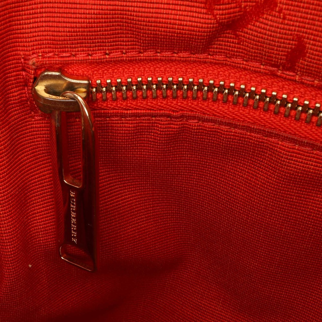Burberry Heritage Grain Check Embossed Orchard Bowling Bag Rood